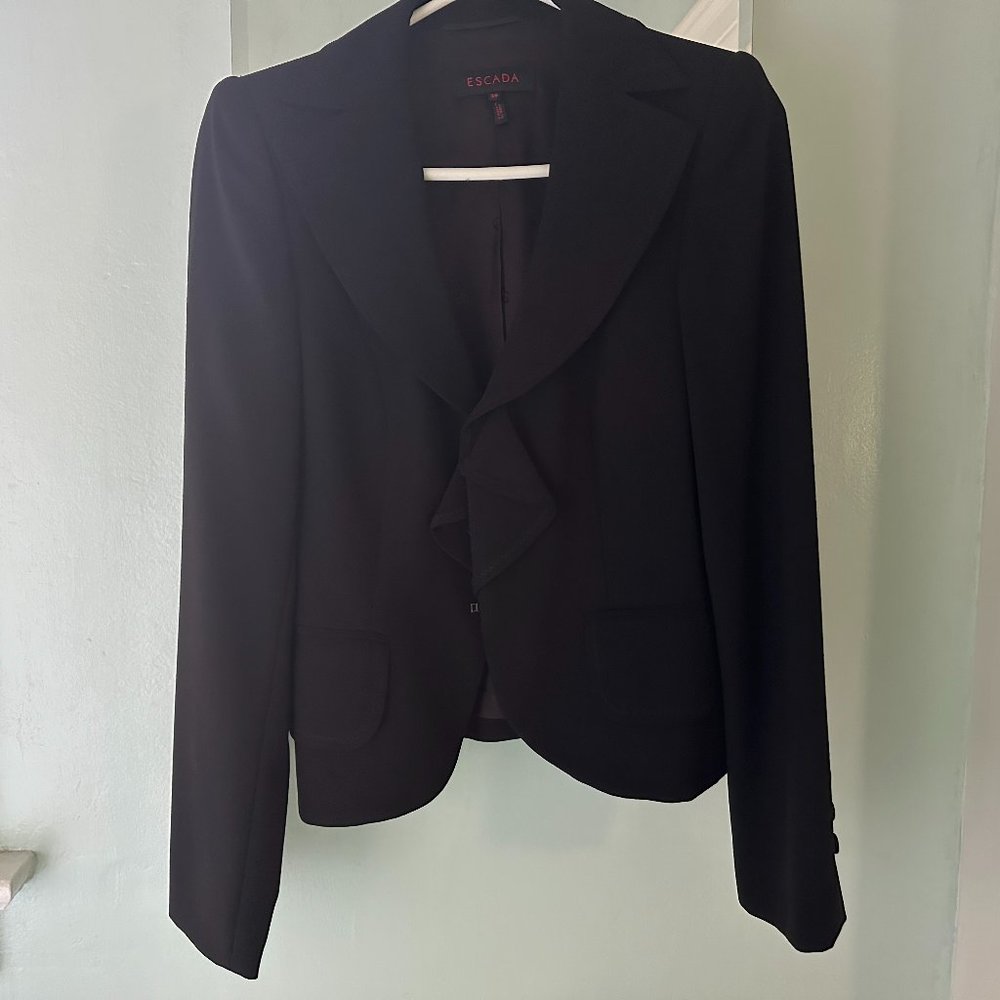 Escada Black Size 36 Cropped Ruffle Blazer with Belt